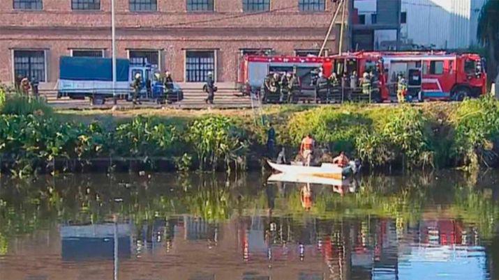 Hallan muerto al nene que cayoacute al Riachuelo