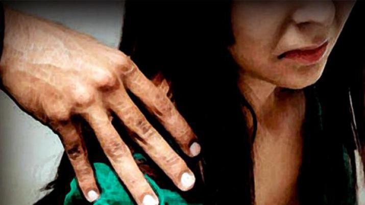 Joven denuncioacute que fue manoseada en un colectivo cuando volviacutea de Antildeatuya