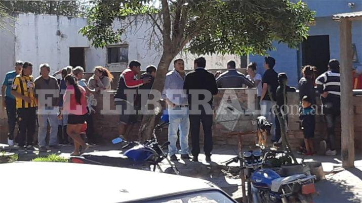 Encontroacute a su pareja ahorcada en el fondo de su casa