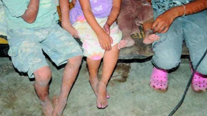 Rescatan a cuatro hermanitos que fueron encontrados solos en su casa