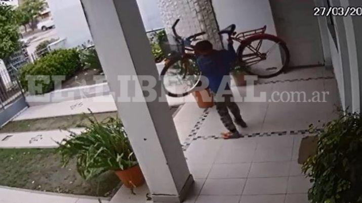 Allanan vivienda y recuperan varios elementos robados