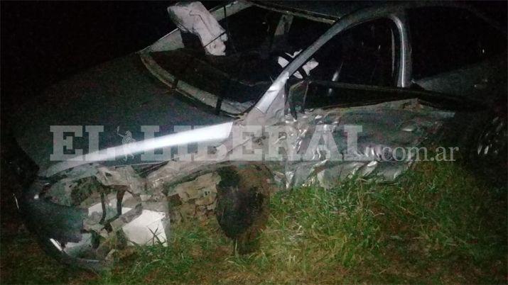 El auto refleja la violencia del impacto