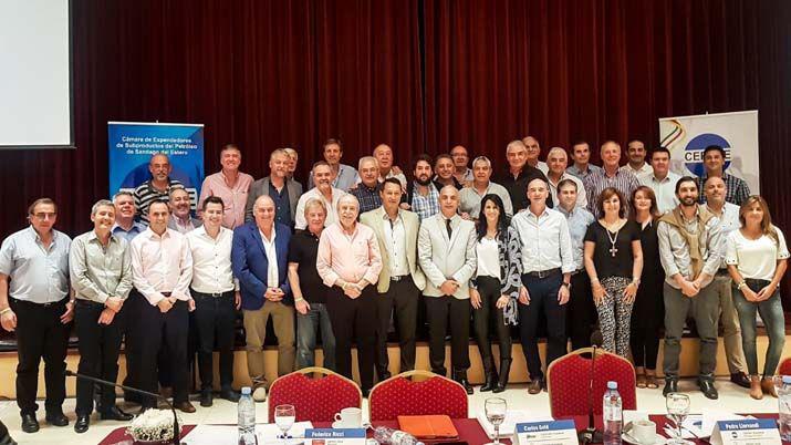 Analizan avanzar con el autoservice de combustibles en la venta de nafta y gasoil