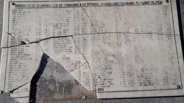 Repudian la destruccioacuten de placa que recuerda a los desaparecidos