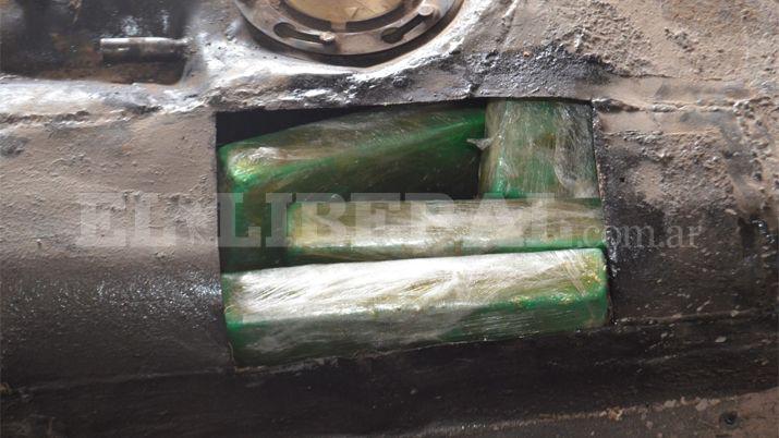 Detuvieron al conductor de un auto que llevaba maacutes de 26 kilos de cocaiacutena