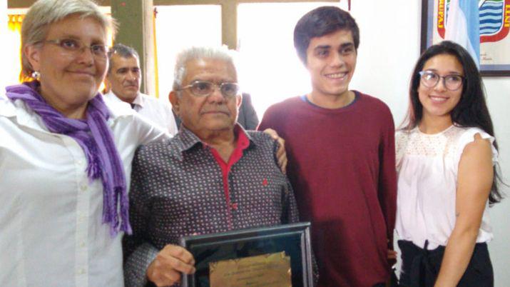 El Deliberante termense distinguioacute la trayectoria del Dr Carlos Bueno