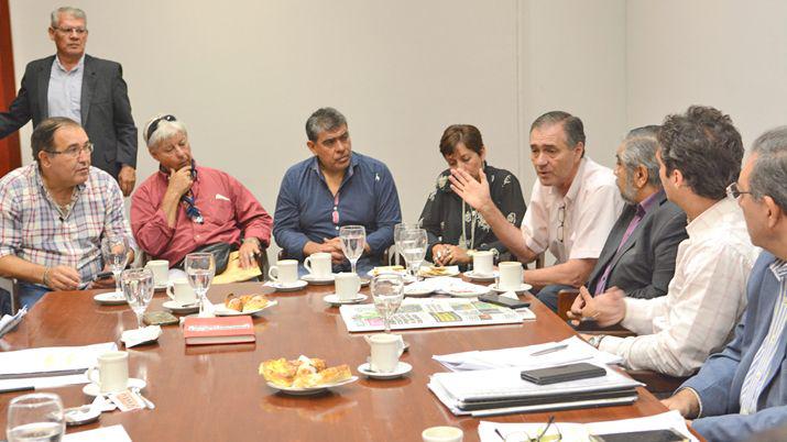 Ediles capitalinos buscaraacuten acordar hoy el aumento del boleto del transporte urbano