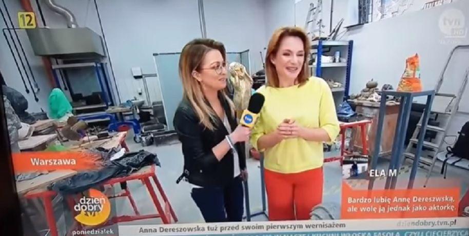 Periodista destruye una escultura en plena entrevista