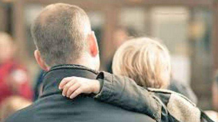 En queacute consiste la figura del progenitor afiacuten y cuaacutel es su incidencia legal