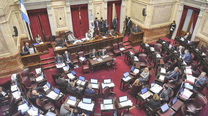 Aprueban leyes contra el acoso callejero y la violencia poliacutetica contra mujeres