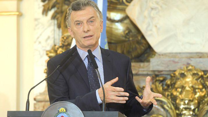 Los anuncios de Macri incluiriacutean un plan de pago impositivo ademaacutes del control de precios