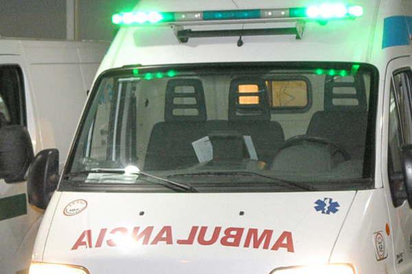 Una joven de 21 antildeos chocoacute contra un camioacuten y murioacute