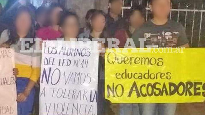 Denuncian a un docente por acosar a una joven estudiante