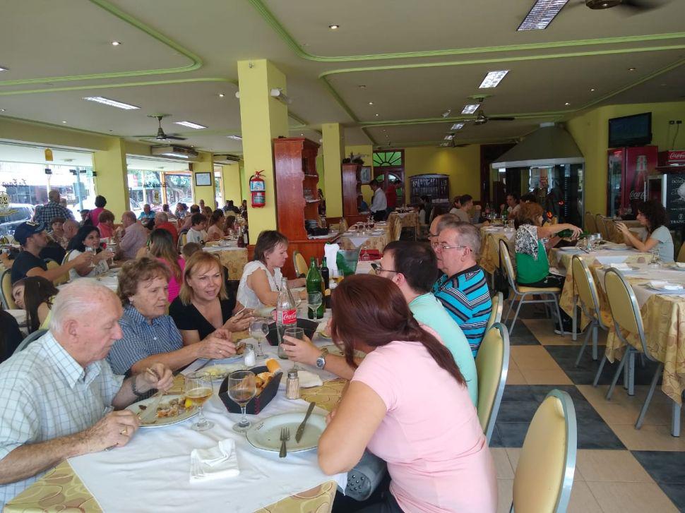 Turistas de distintos lugares ya disfrutan de las bondades de Las Termas de Riacuteo Hondo
