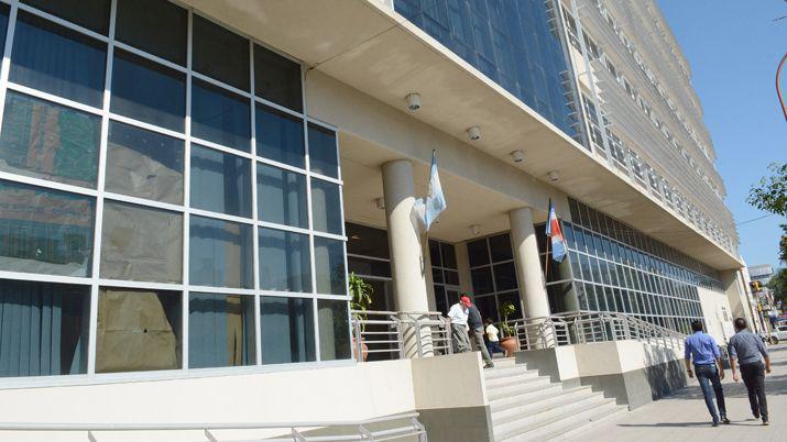 Empresario golpeó y encerró en su 4x4 a funcionaria judicial