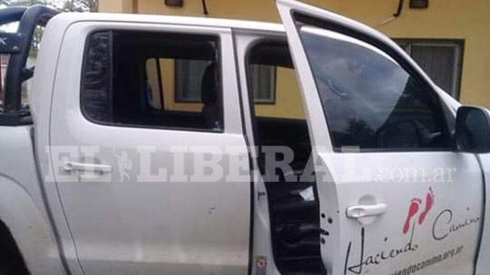 Destruyeron ventanilla de una camioneta de Haciendo Caminos