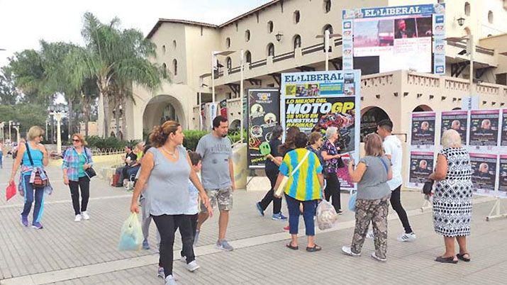 Miles de turistas visitan Las Termas de Riacuteo Hondo en Semana Santa