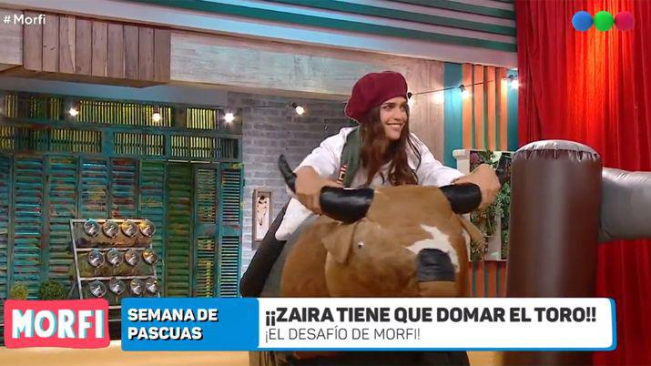 Zaira Nara domoacute un toro mecaacutenico y perdioacute el corpintildeo