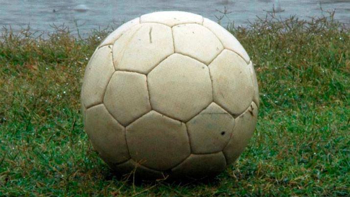 La lluvia de otontildeo dejoacute la pelota pasada por agua