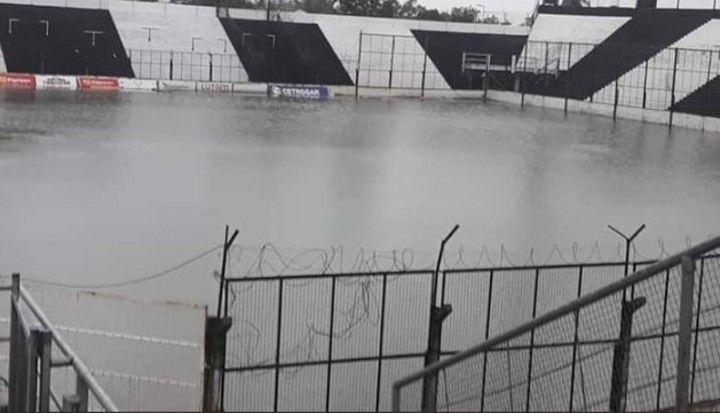 El estadio de un club de Chaco bajo agua