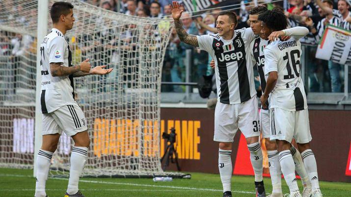 VIDEO  Con la ayuda de Pezzella CR7 y la Juventus se consagraron en Italia