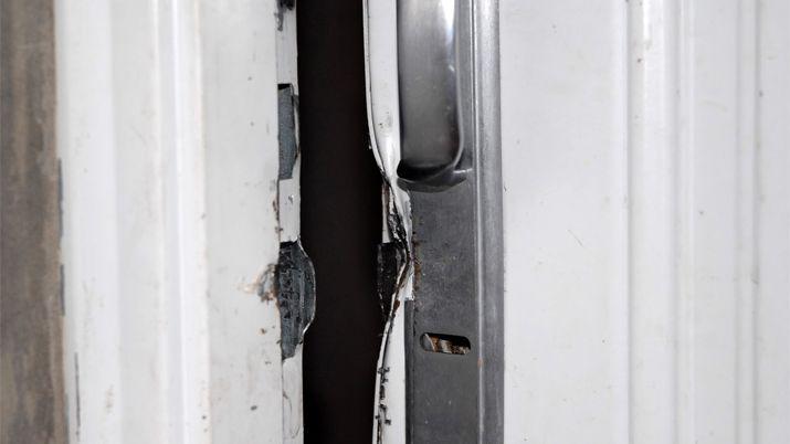 Rompieron una puerta y robaron computadoras de una escuela