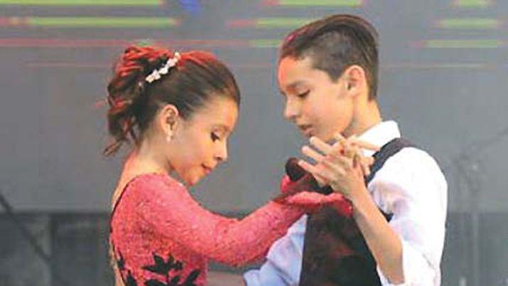 Solana y Lautaro entrenan para bailar en Europa