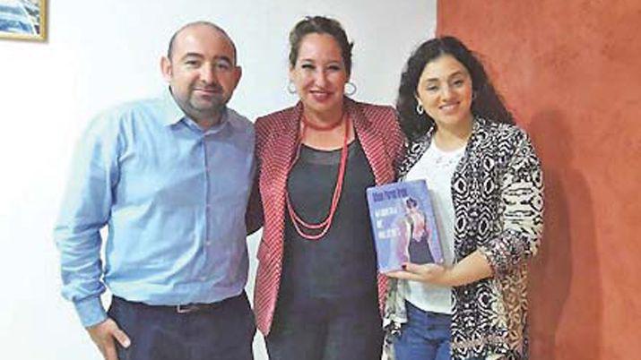 Mirolo recibioacute a la periodista y escritora Silvia Peacuterez Trejo