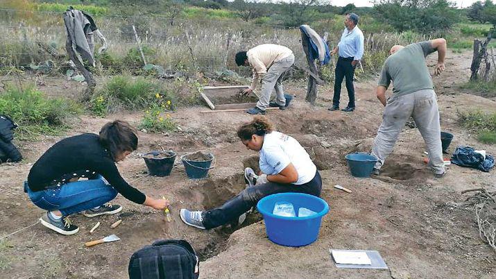 Descubrieron restos de cuerpos prehispaacutenicos en el sur santiaguentildeo