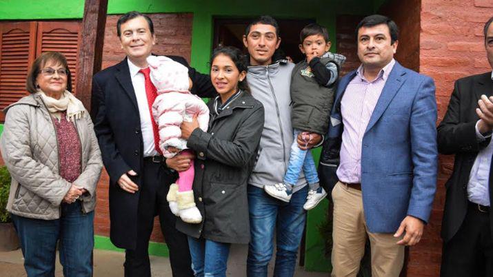 Zamora entregoacute viviendas sociales en El Abra