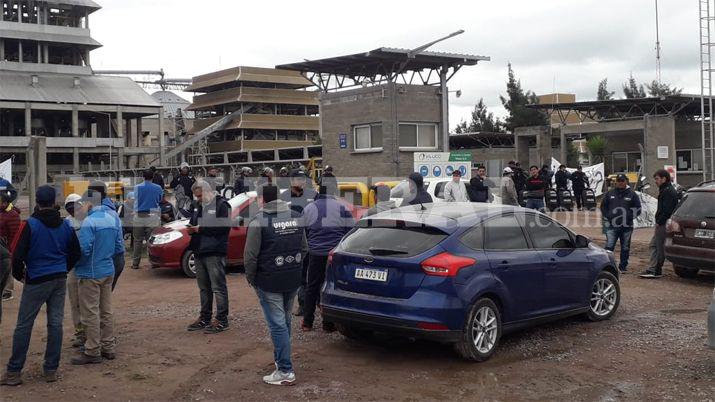 Trabajadores de Viluco cortan la entrada y salida de camiones de la planta