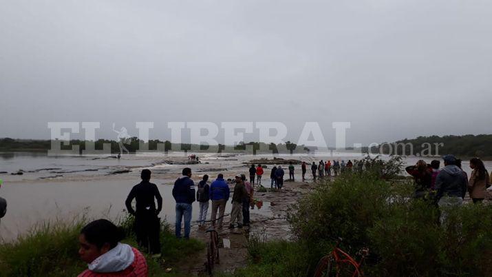 Buscan a pescador desaparecido en zona de las cascadas