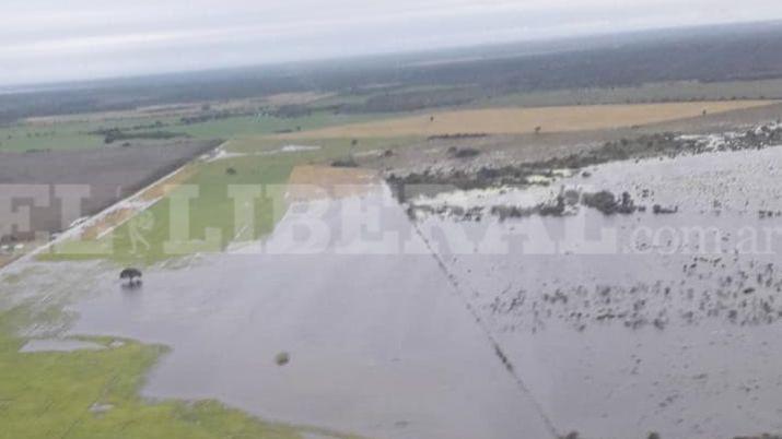 Asiacute continuacutean las zonas inundadas en el sudeste de Santiago del Estero