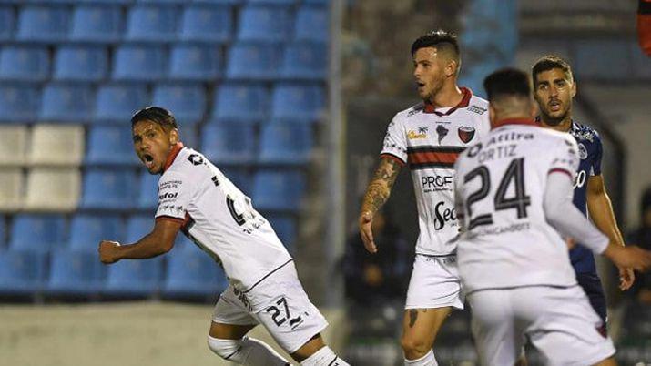 Coloacuten vencioacute a Acassuso y pasoacute de ronda