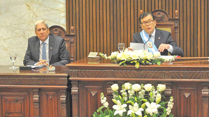 Zamora pondraacute el acento en mantener el equilibrio la obra puacuteblica y el empleo