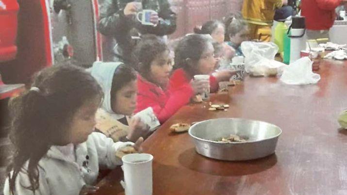 Inundaciones- todaviacutea hay familias aisladas que esperan asistencia