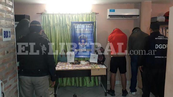 Detienen a cuatro personas y secuestran cocaiacutena marihuana y dinero