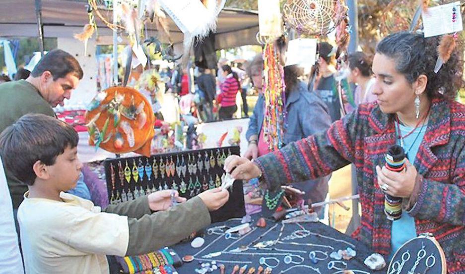 Los artesanos marcaraacuten presencia en el Festival de Doma y Folclore