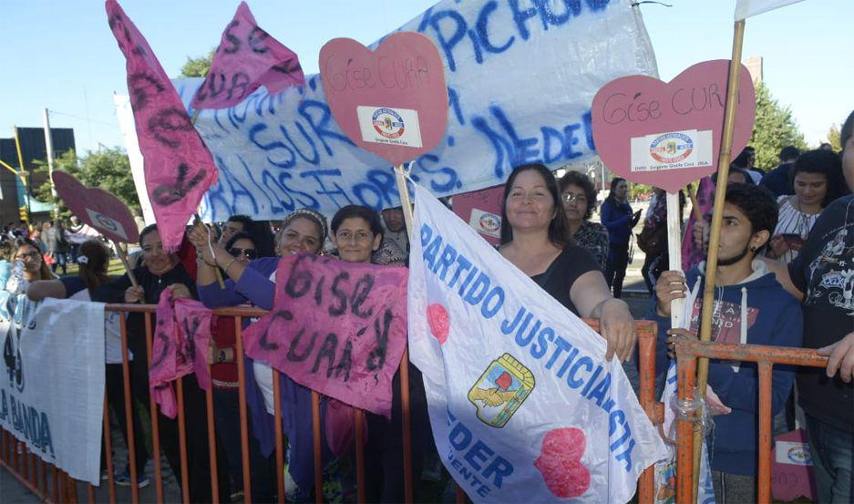 Los militantes le pusieron color y alegriacutea al acto institucional