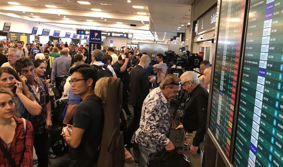 Aeroliacuteneas Argentinas y Latam cancelan sus vuelos del martes