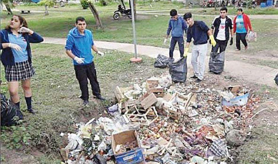 Alumnos de un colegio loretano se sumaron al reto Trashtag Challenge