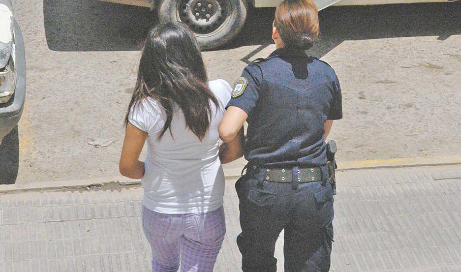 La Fiscaliacutea va por la preventiva de la docente y la defensa por su libertad