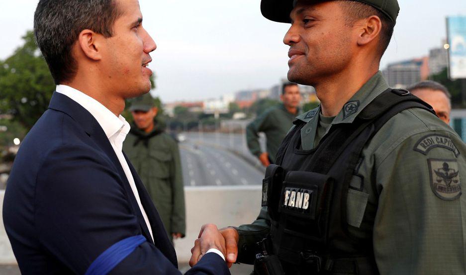 Guaidoacute convocoacute a un alzamiento y Maduro habloacute de un golpe de Estado