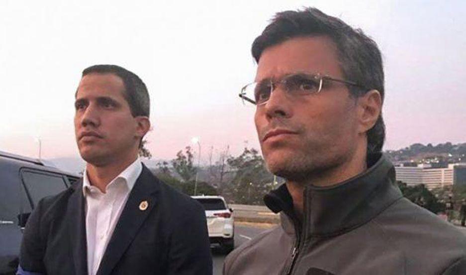 Juan Guaidó y Leopoldo López en la base militar La Carlota