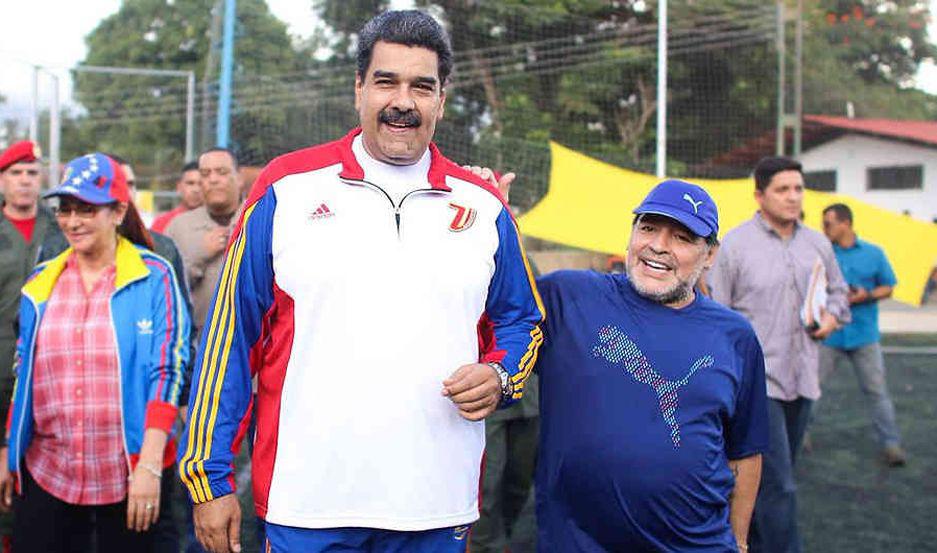 Maradona vuelve a apoyar a Maduro en medio de la crisis