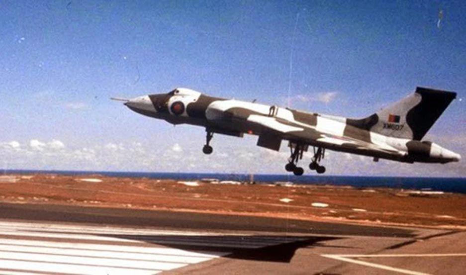 Se cumple un aniversario maacutes del bautismo de fuego de la Fuerza Aeacuterea