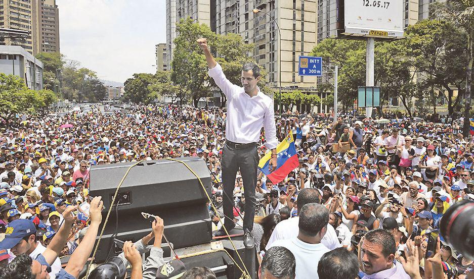 Juan Guaidoacute llamoacute a mantener la presioacuten con maacutes marchas y protestas