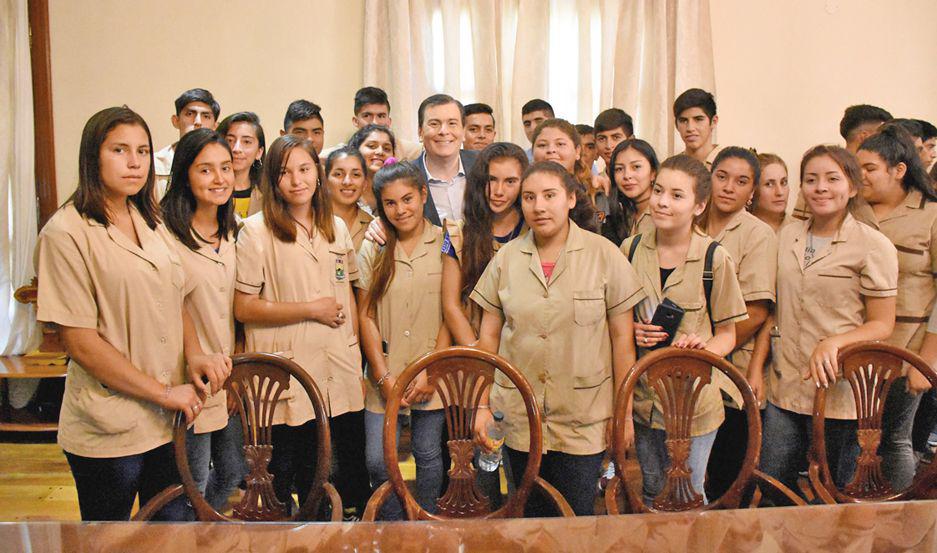 Alumnos de escuelas de Loreto y Taboada visitaron a Zamora en Casa de Gobierno