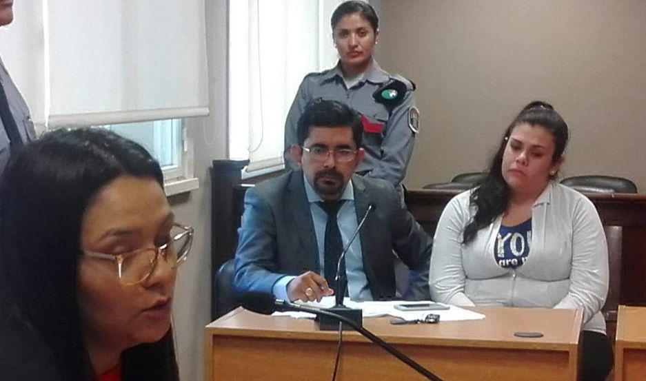 Piden la pena maacutexima para la joven que arrojoacute a la basura a su bebeacute de 3 diacuteas