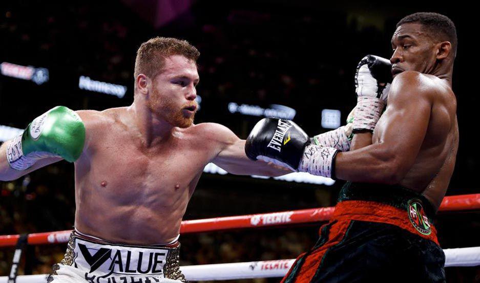 VIDEO Canelo Aacutelvarez se quedoacute con el unificado de los Medianos